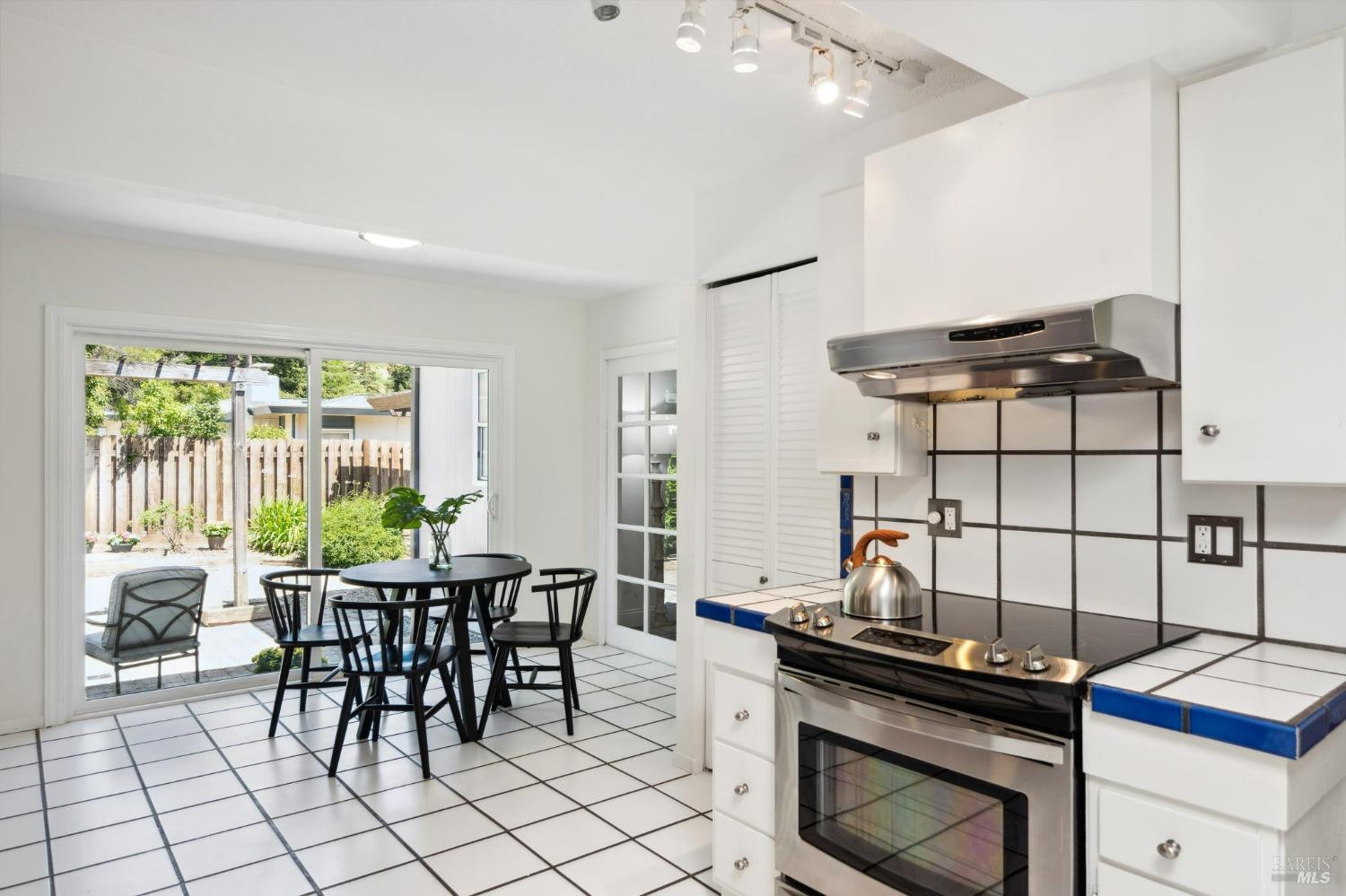 750 Sunset Pkwy