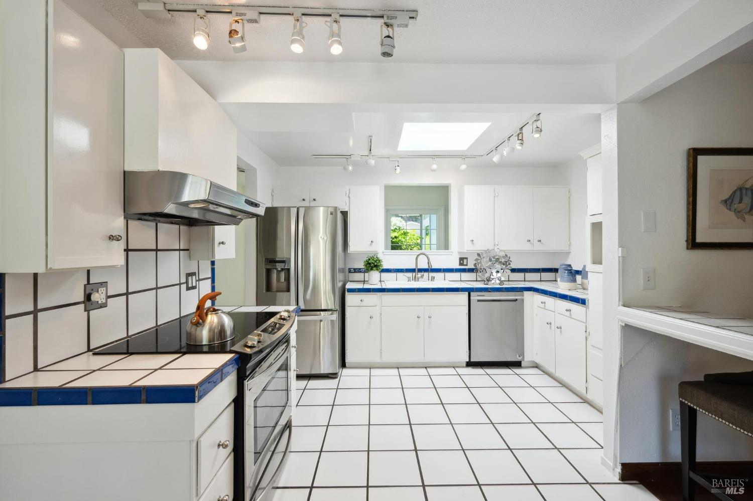 750 Sunset Pkwy