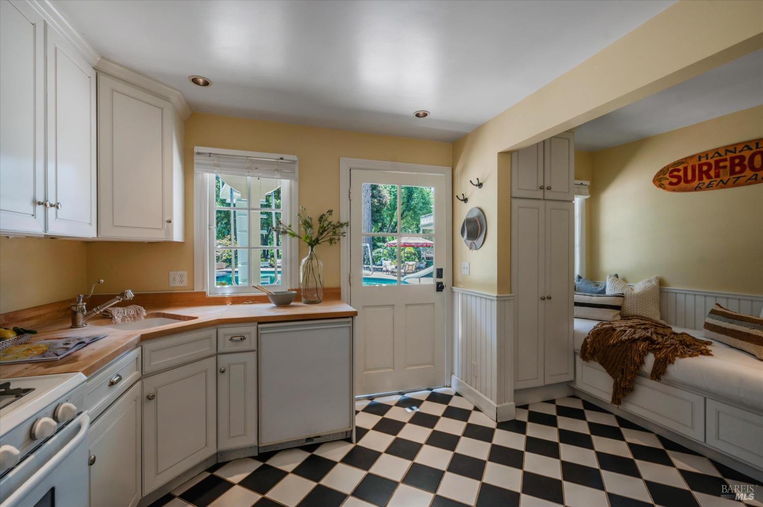 110 Mountain View Ave