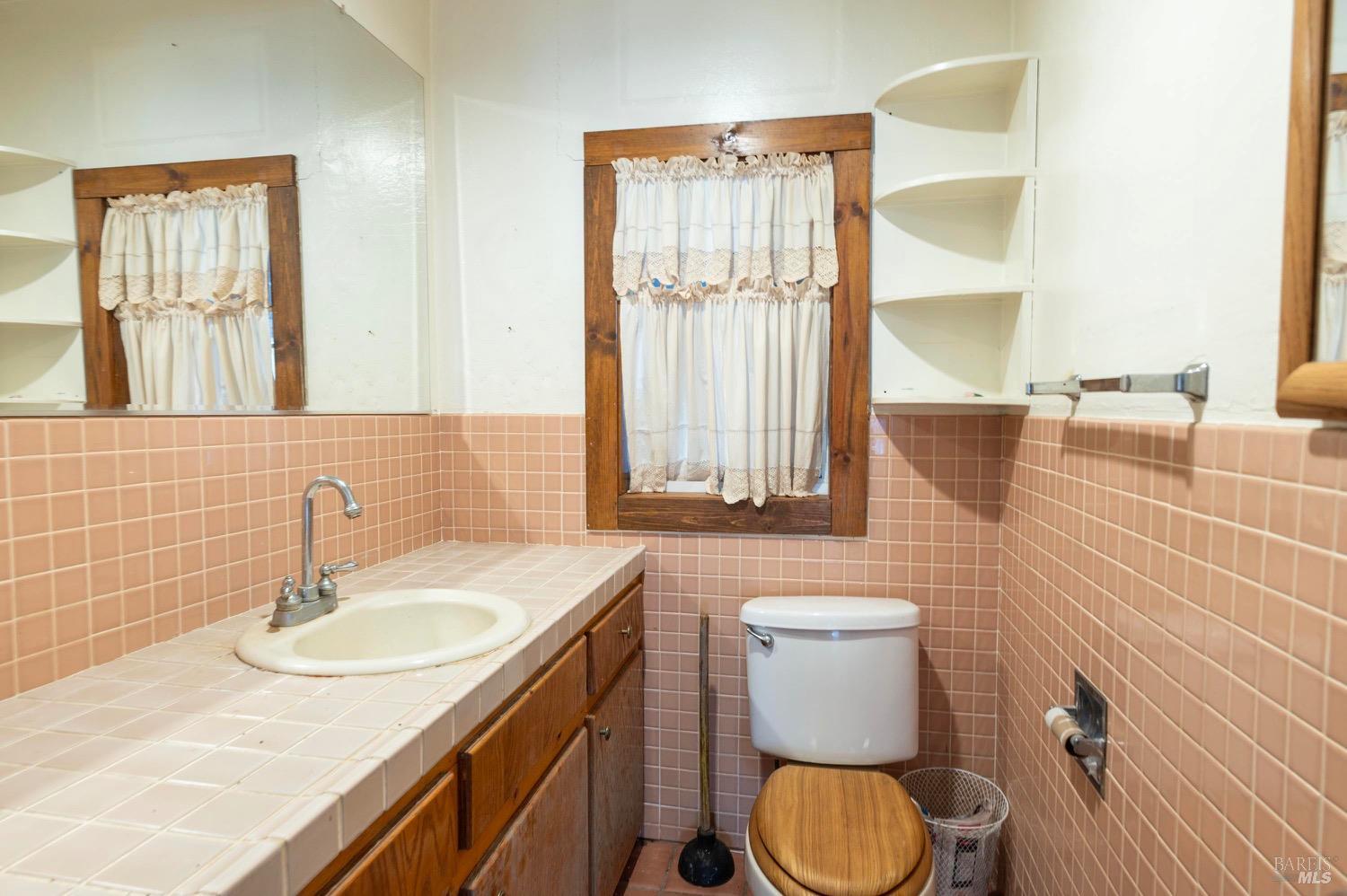 301-303 Watertrough Rd