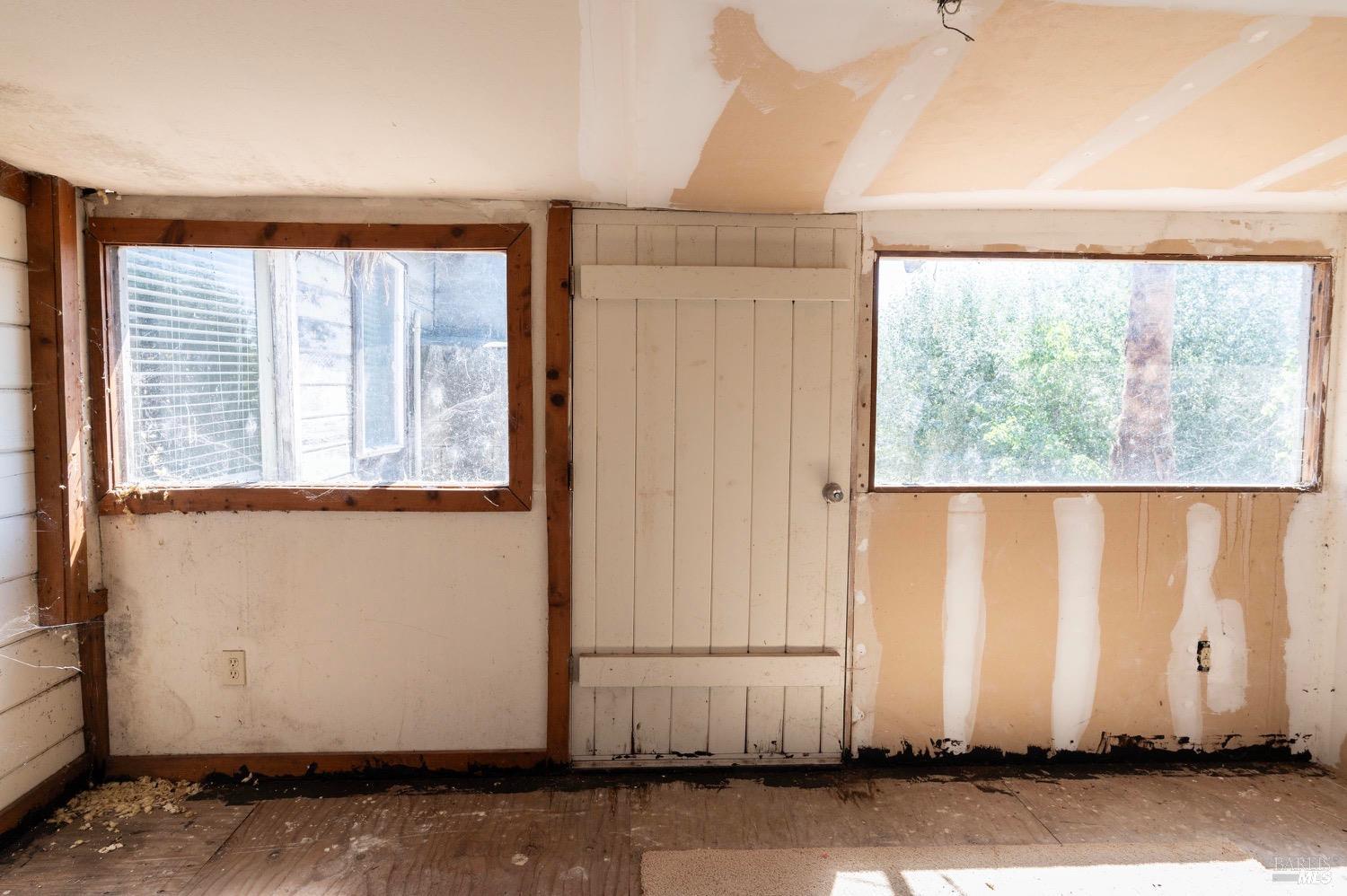 301-303 Watertrough Rd