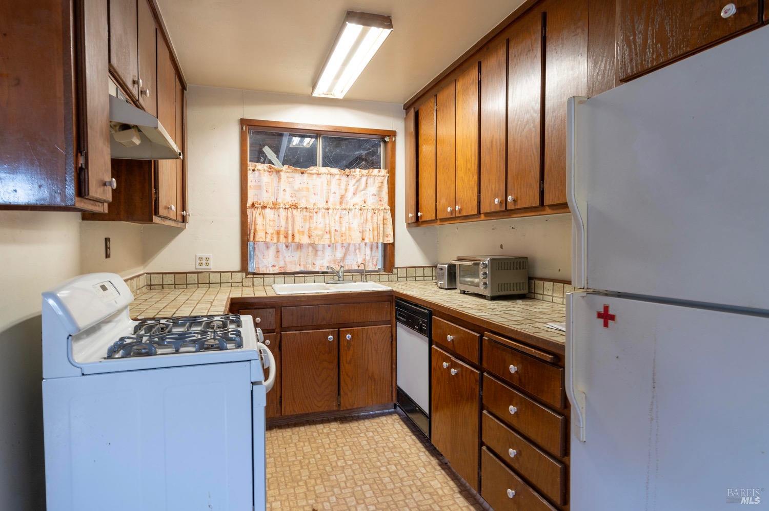 301-303 Watertrough Rd