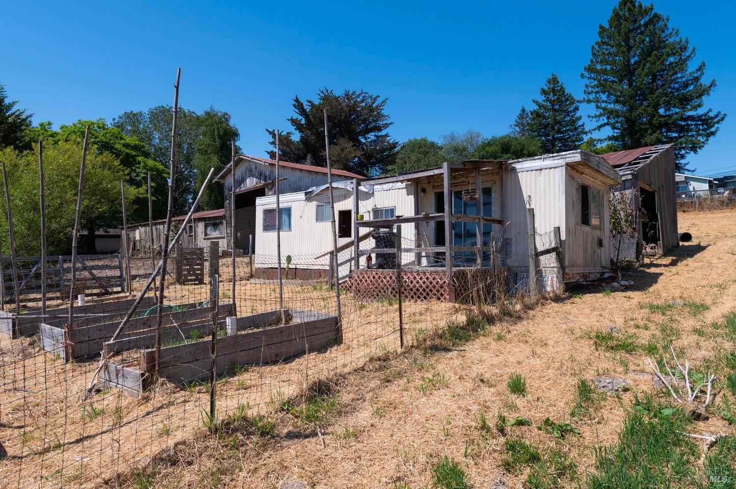 301-303 Watertrough Rd