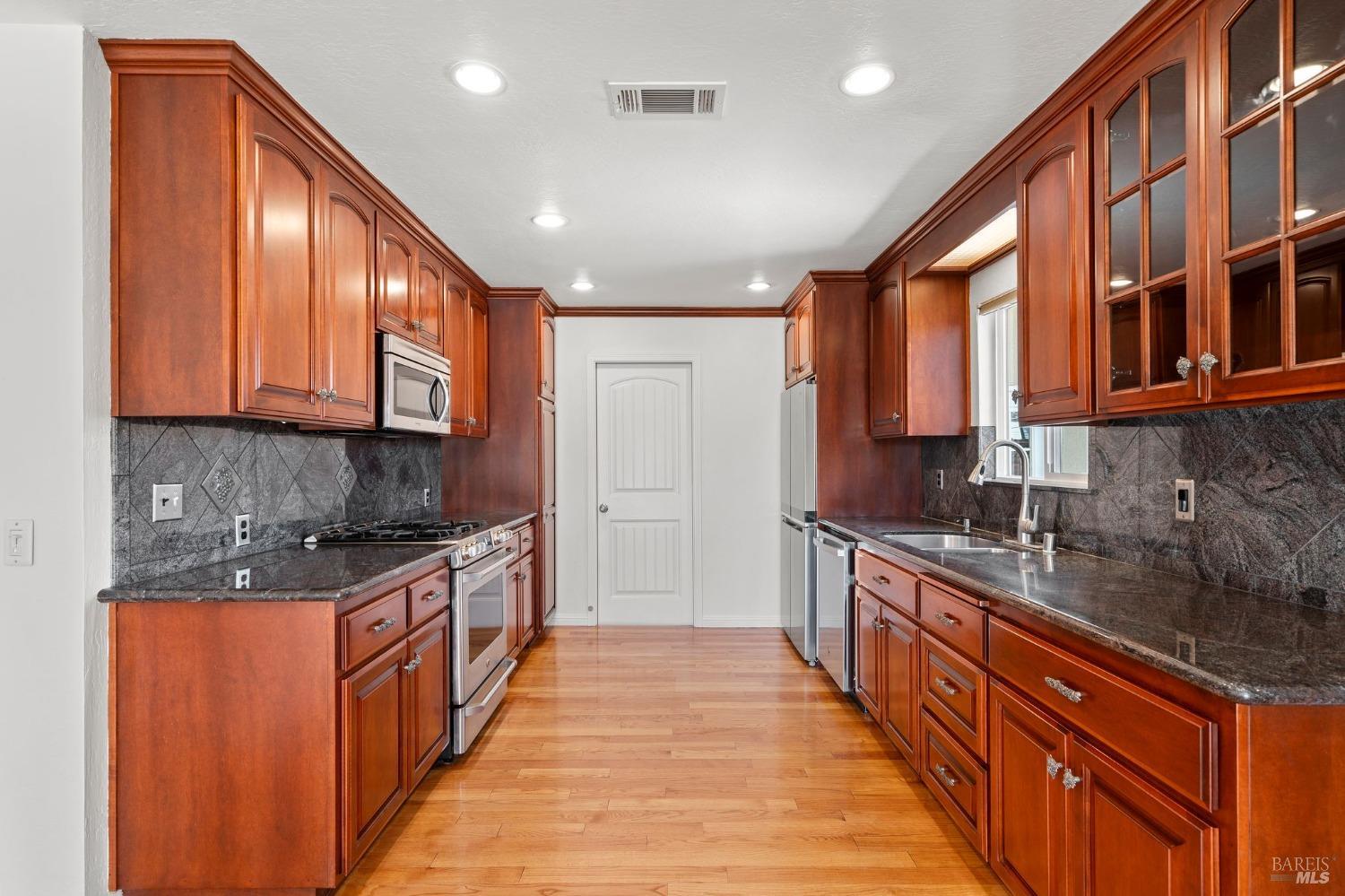 9441-9441 Broadmoor Dr