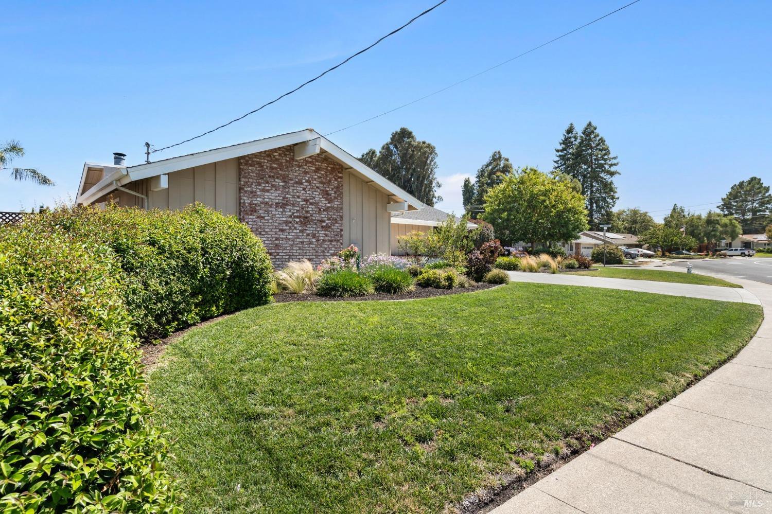 9441-9441 Broadmoor Dr