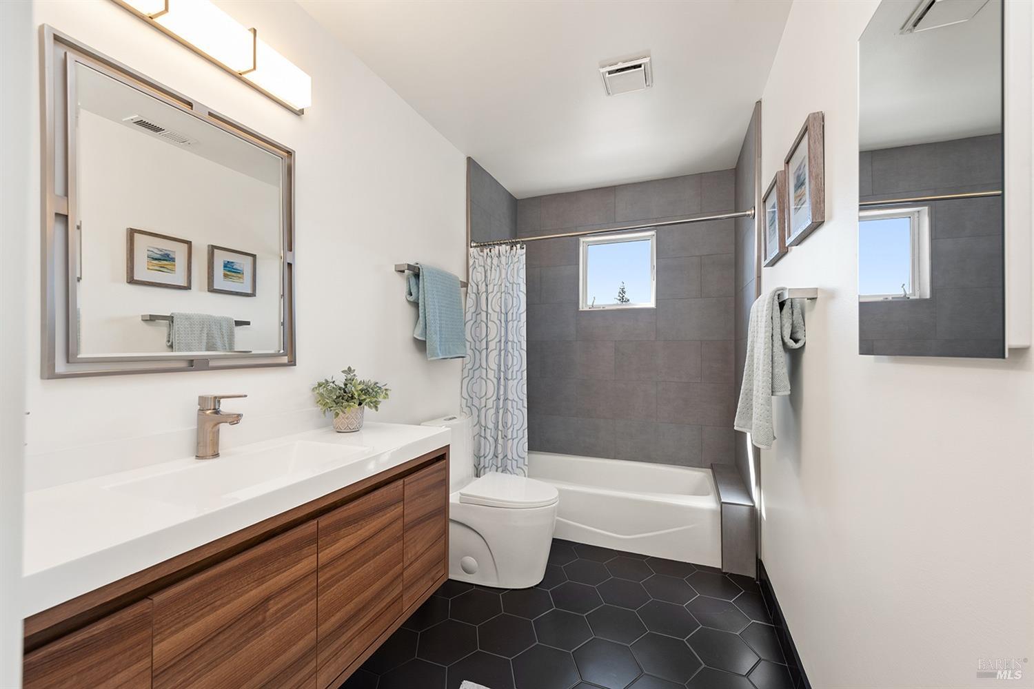 3716 Llyn Glaslyn Pl