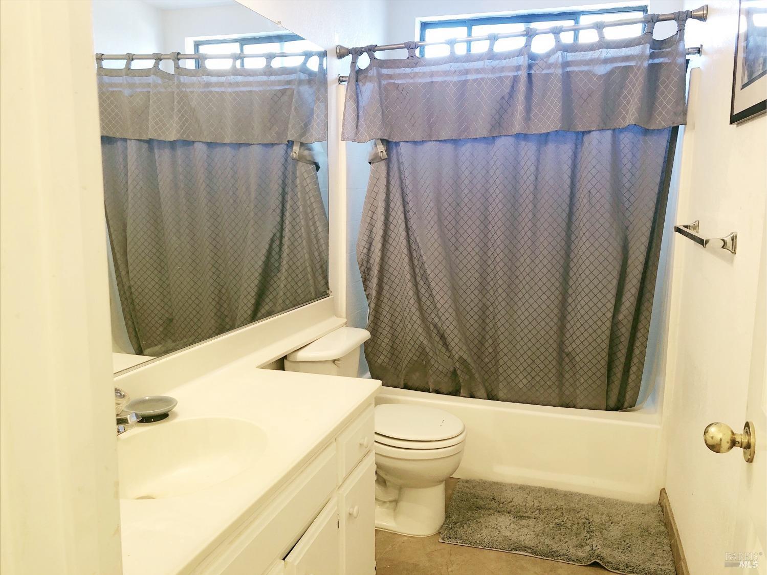 2441 Quail Hollow Dr