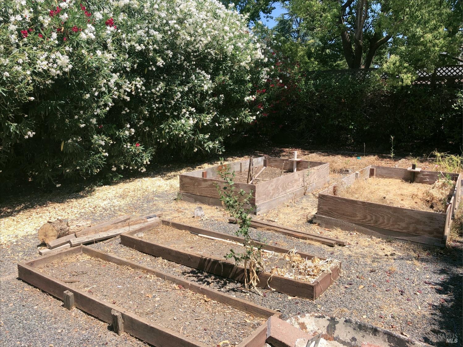 2441 Quail Hollow Dr