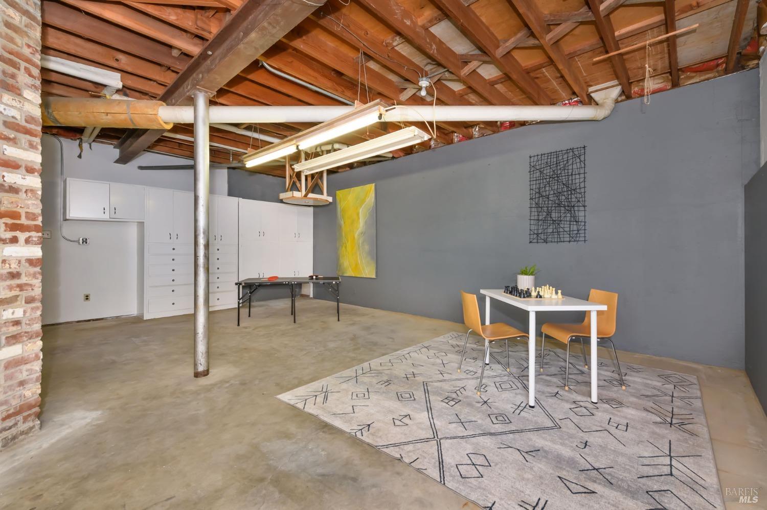 633 Manzanita Ave