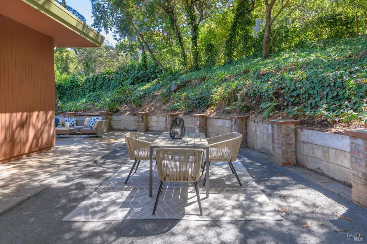 633 Manzanita Ave