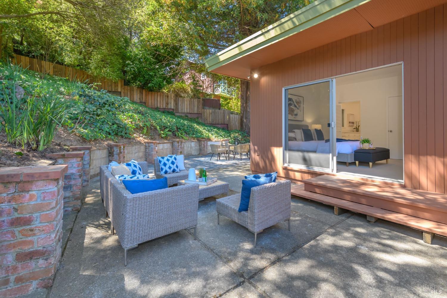 633 Manzanita Ave