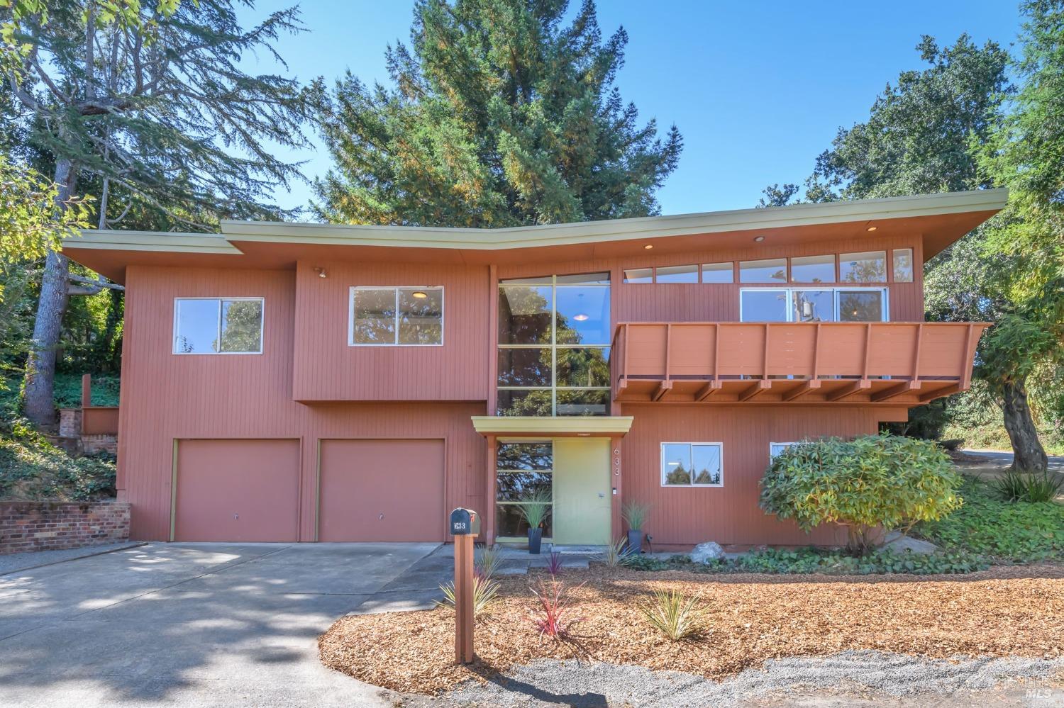 633 Manzanita Ave