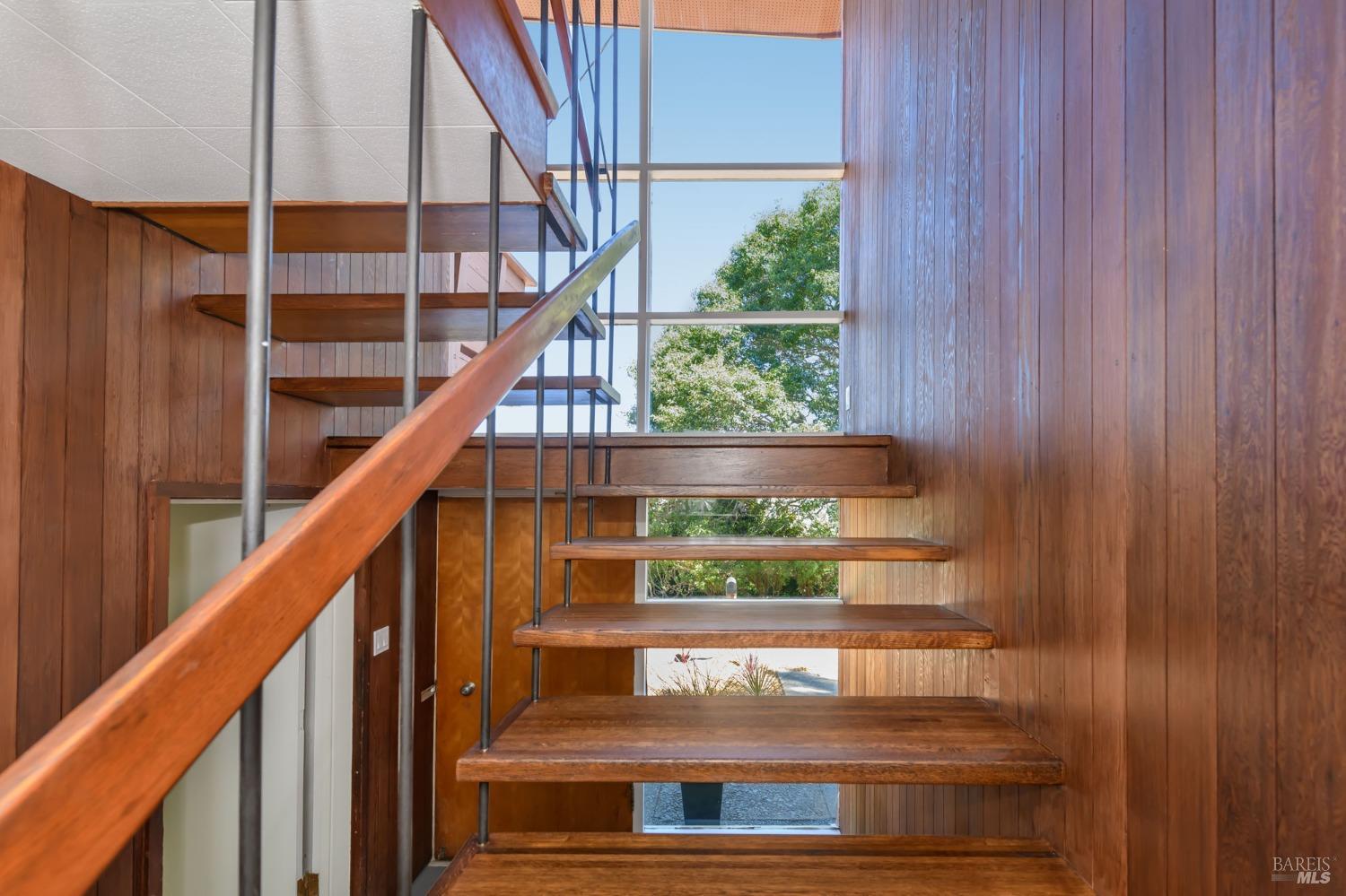 633 Manzanita Ave