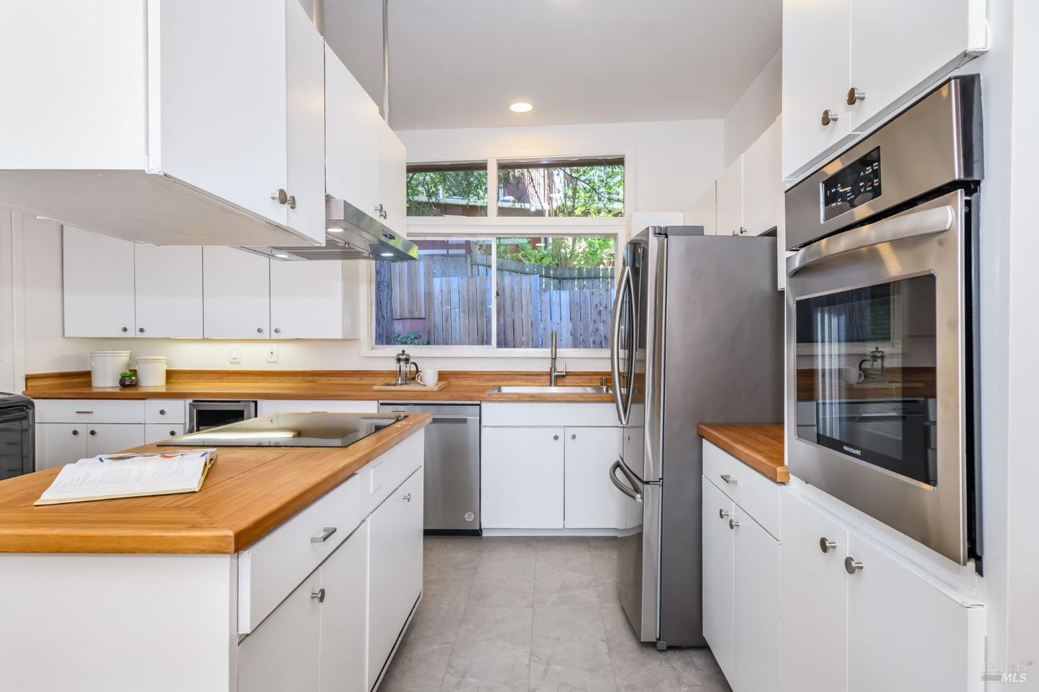 633 Manzanita Ave