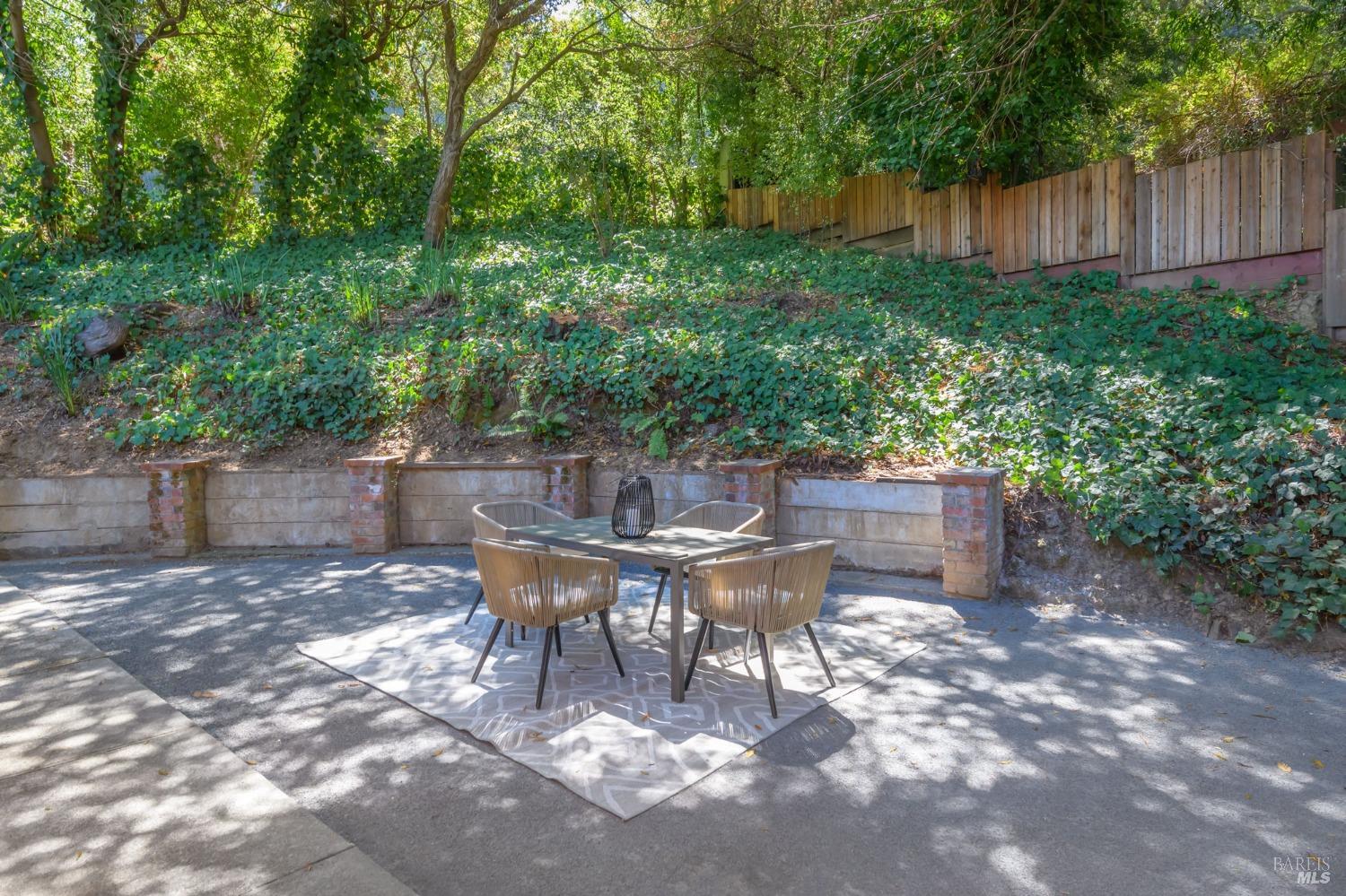 633 Manzanita Ave