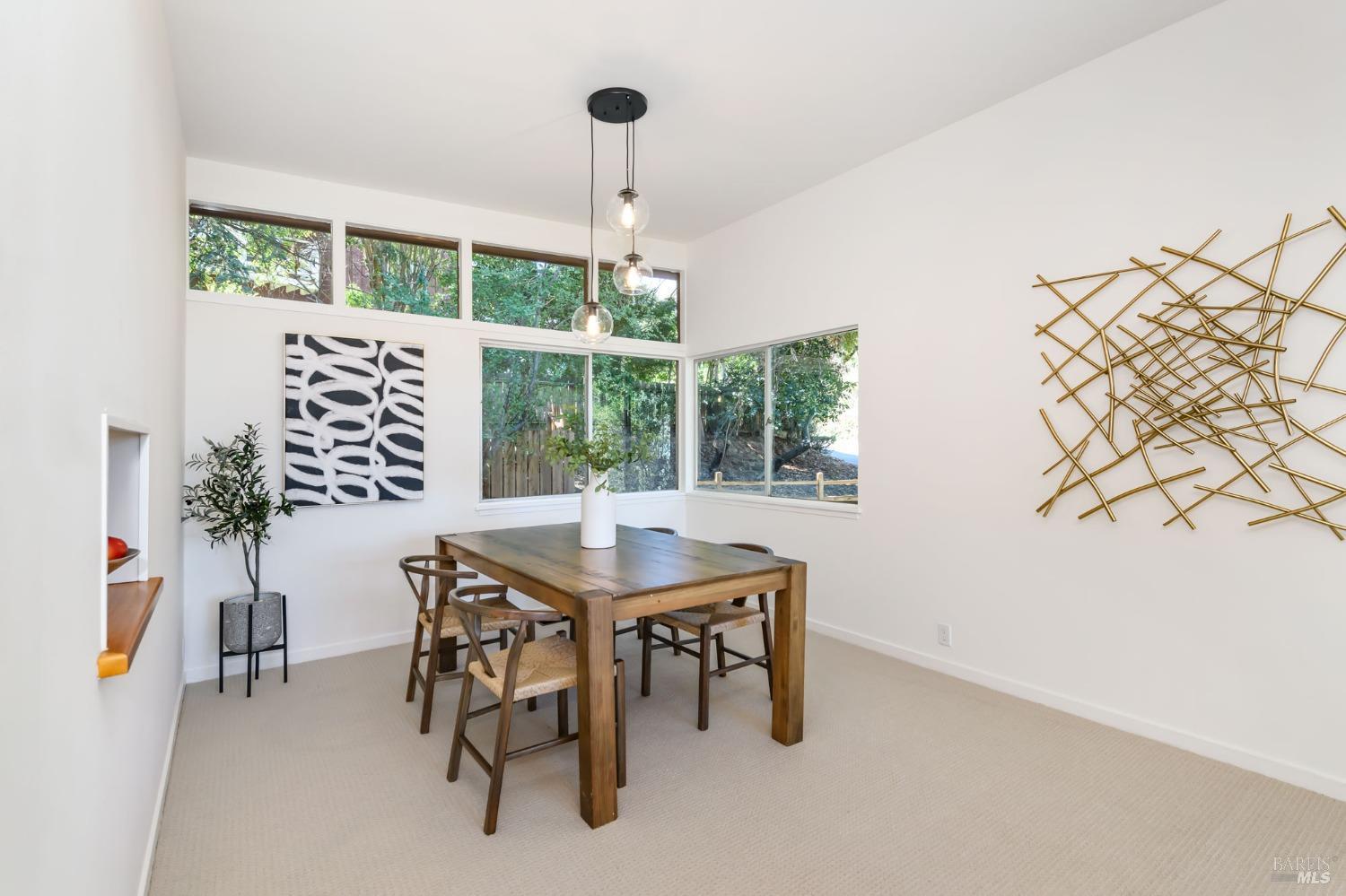 633 Manzanita Ave
