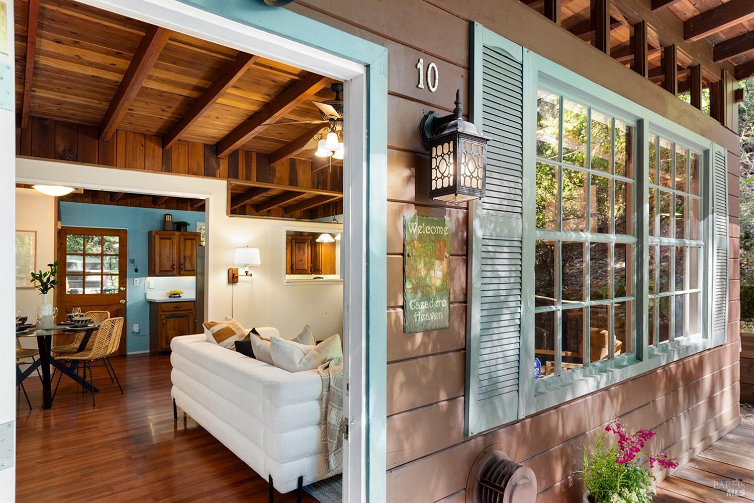 10 Sunrise Mountain Rd