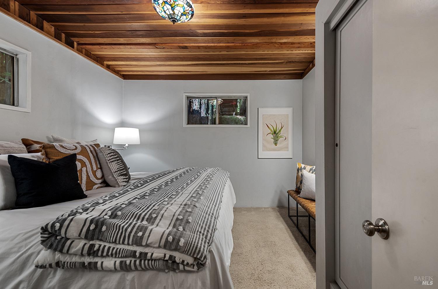 10 Sunrise Mountain Rd