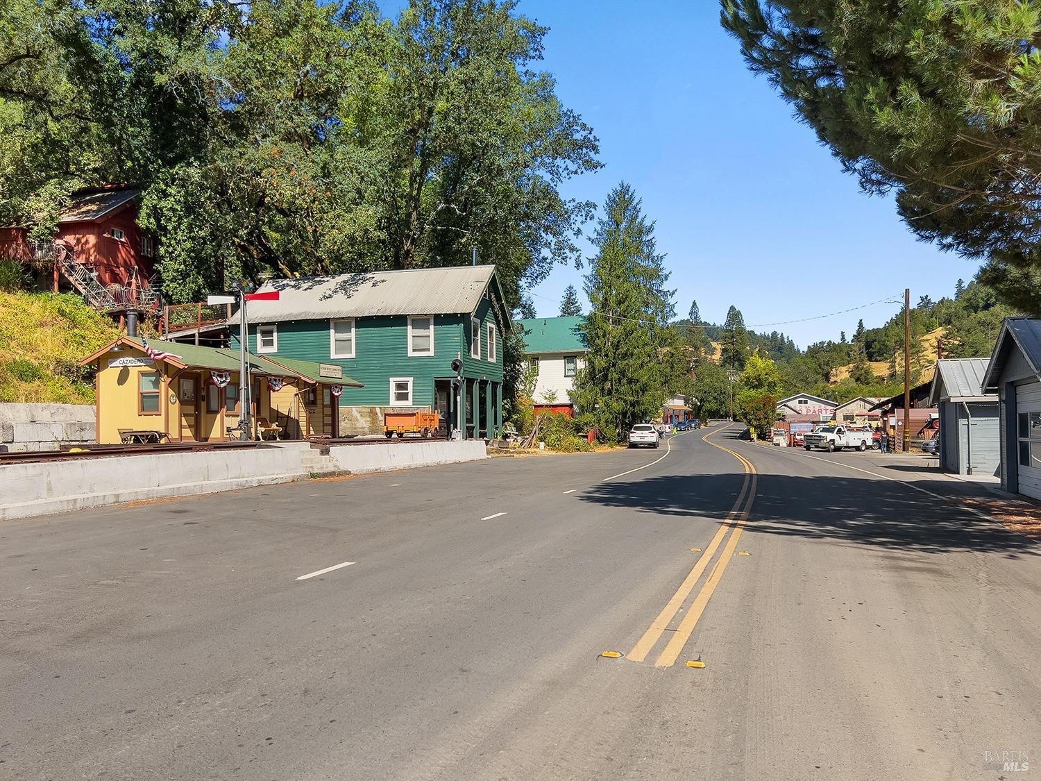 10 Sunrise Mountain Rd