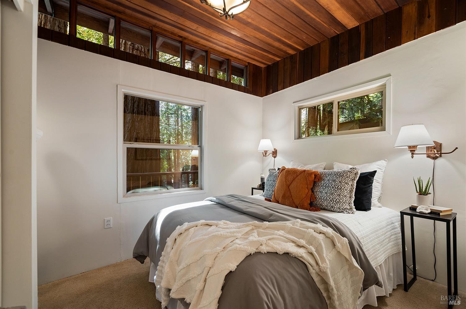 10 Sunrise Mountain Rd