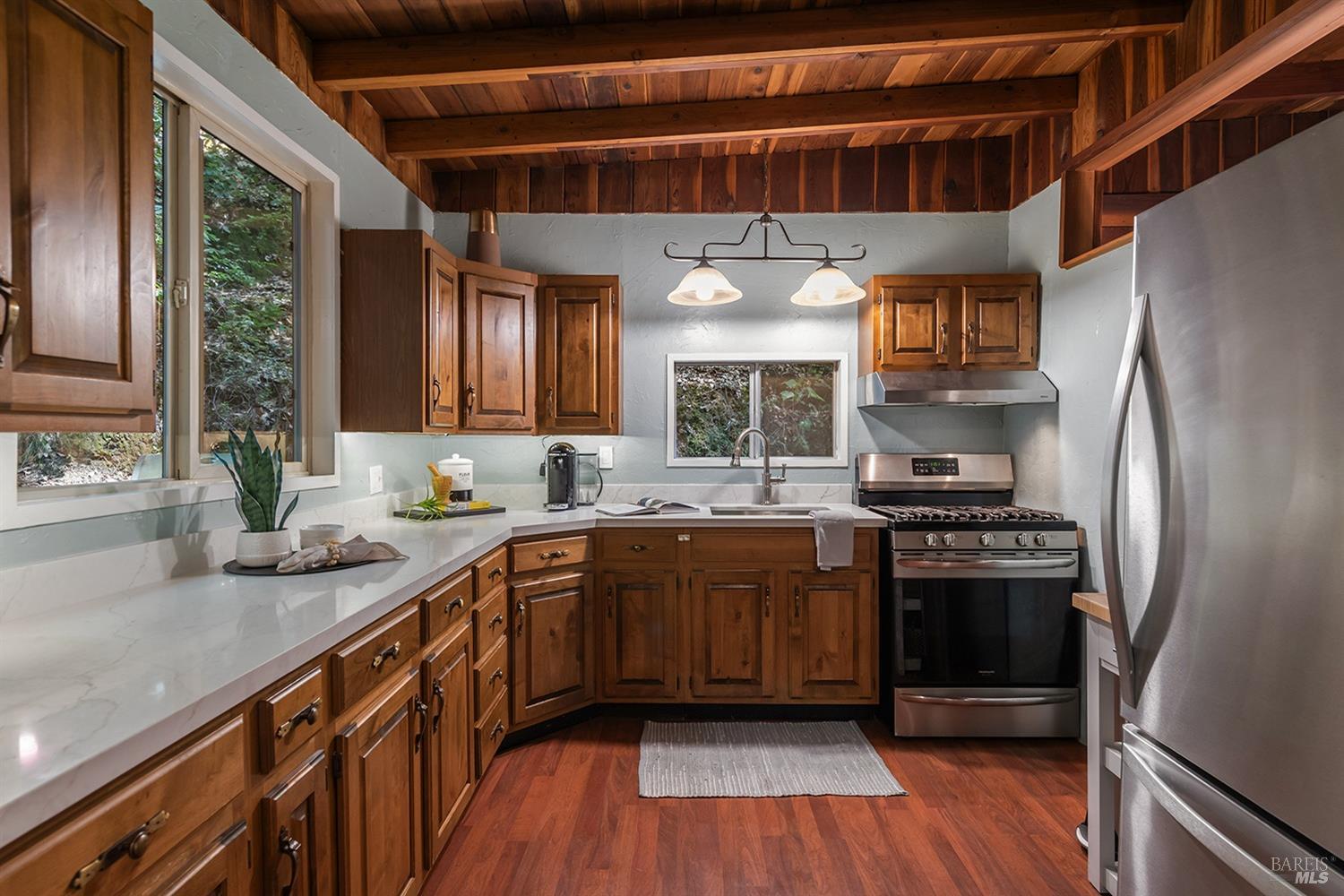 10 Sunrise Mountain Rd