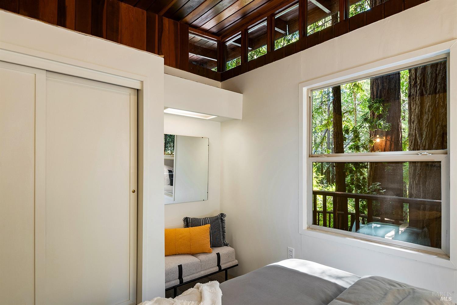 10 Sunrise Mountain Rd