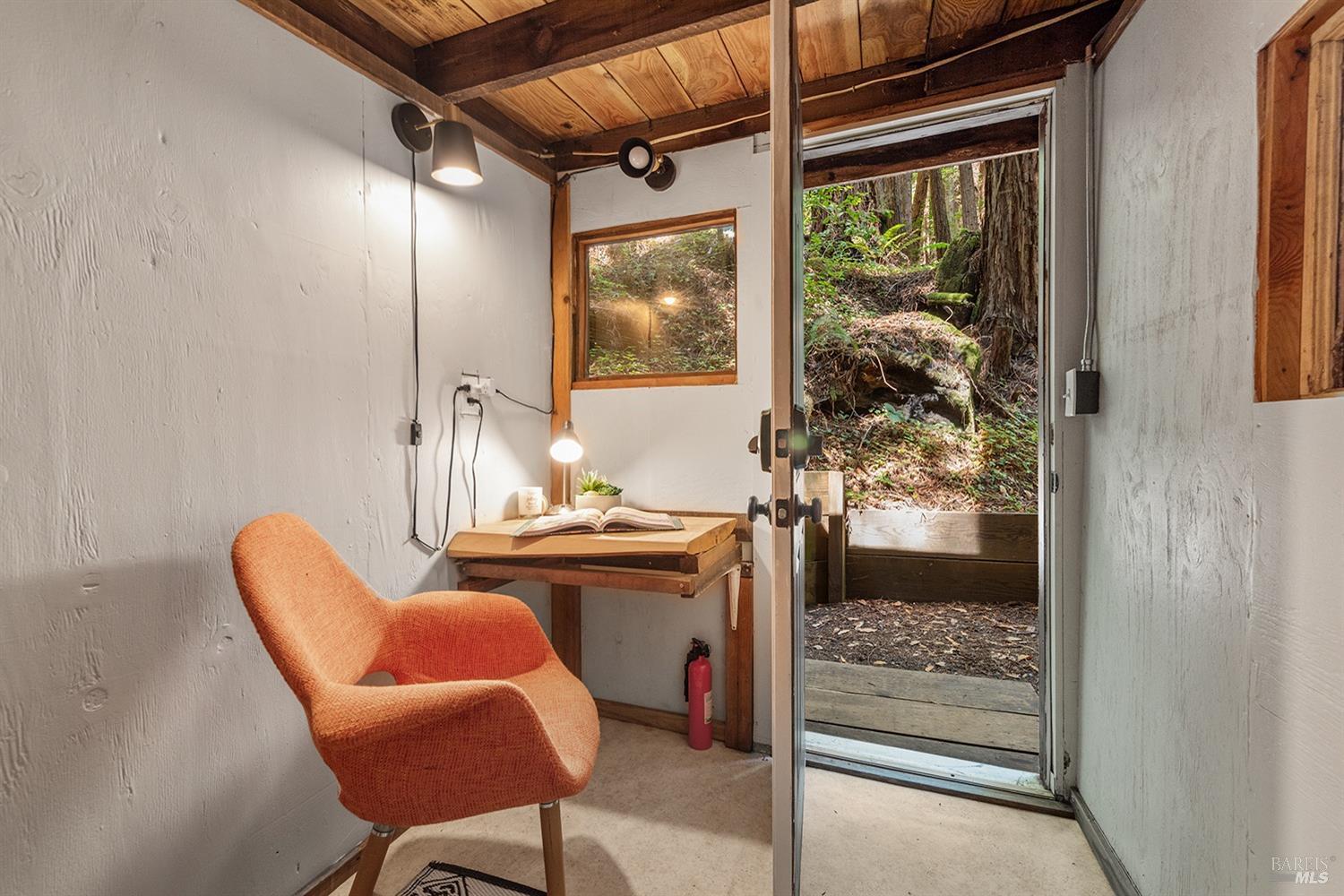 10 Sunrise Mountain Rd