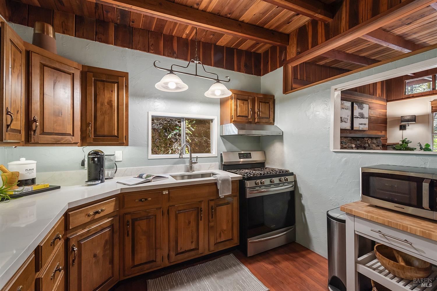 10 Sunrise Mountain Rd