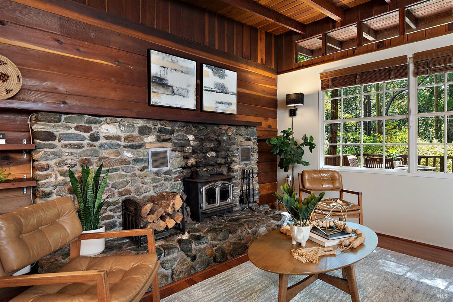 10 Sunrise Mountain Rd