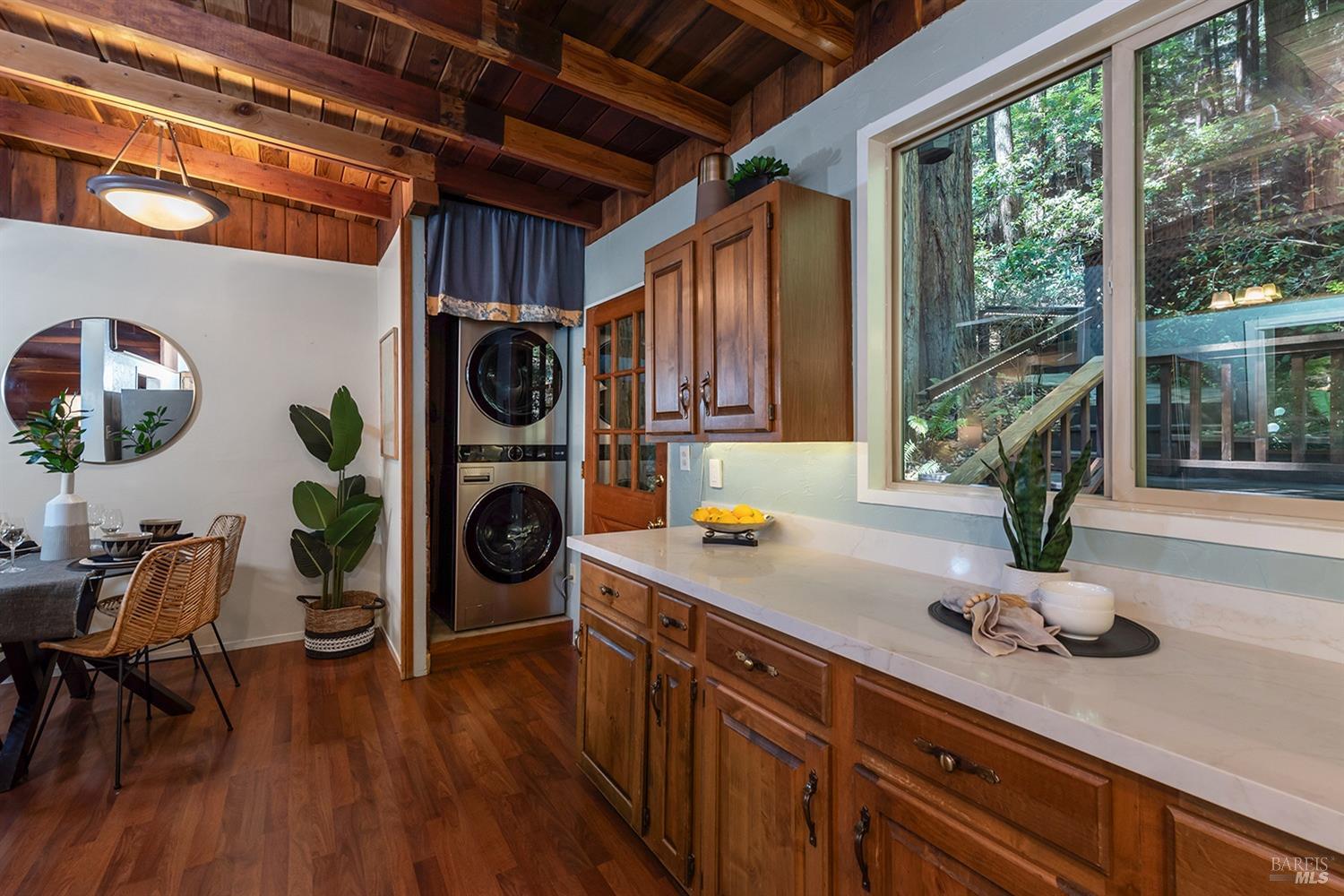 10 Sunrise Mountain Rd