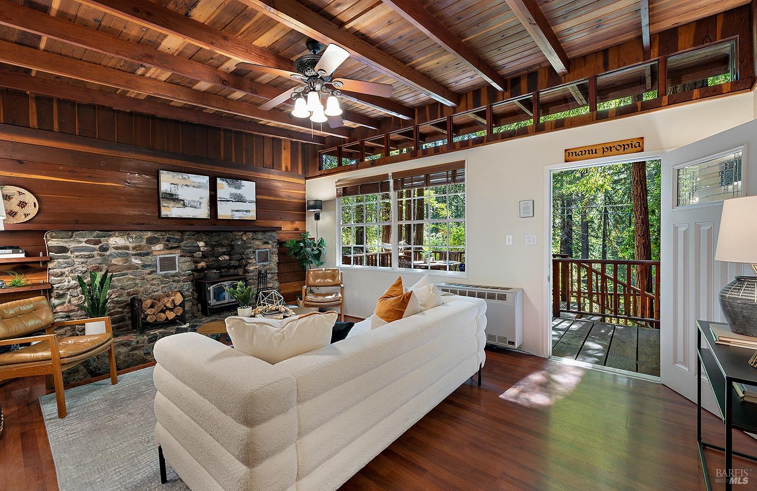 10 Sunrise Mountain Rd