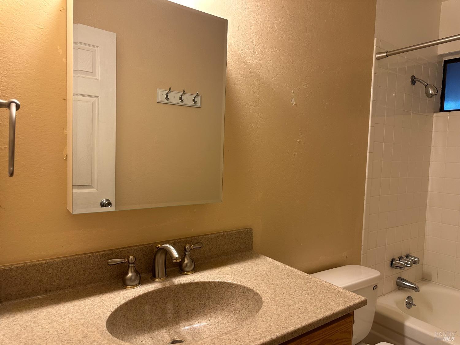 300 Los Alamos Rd #105