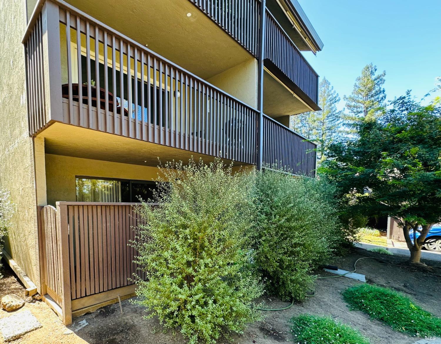 300 Los Alamos Rd #105