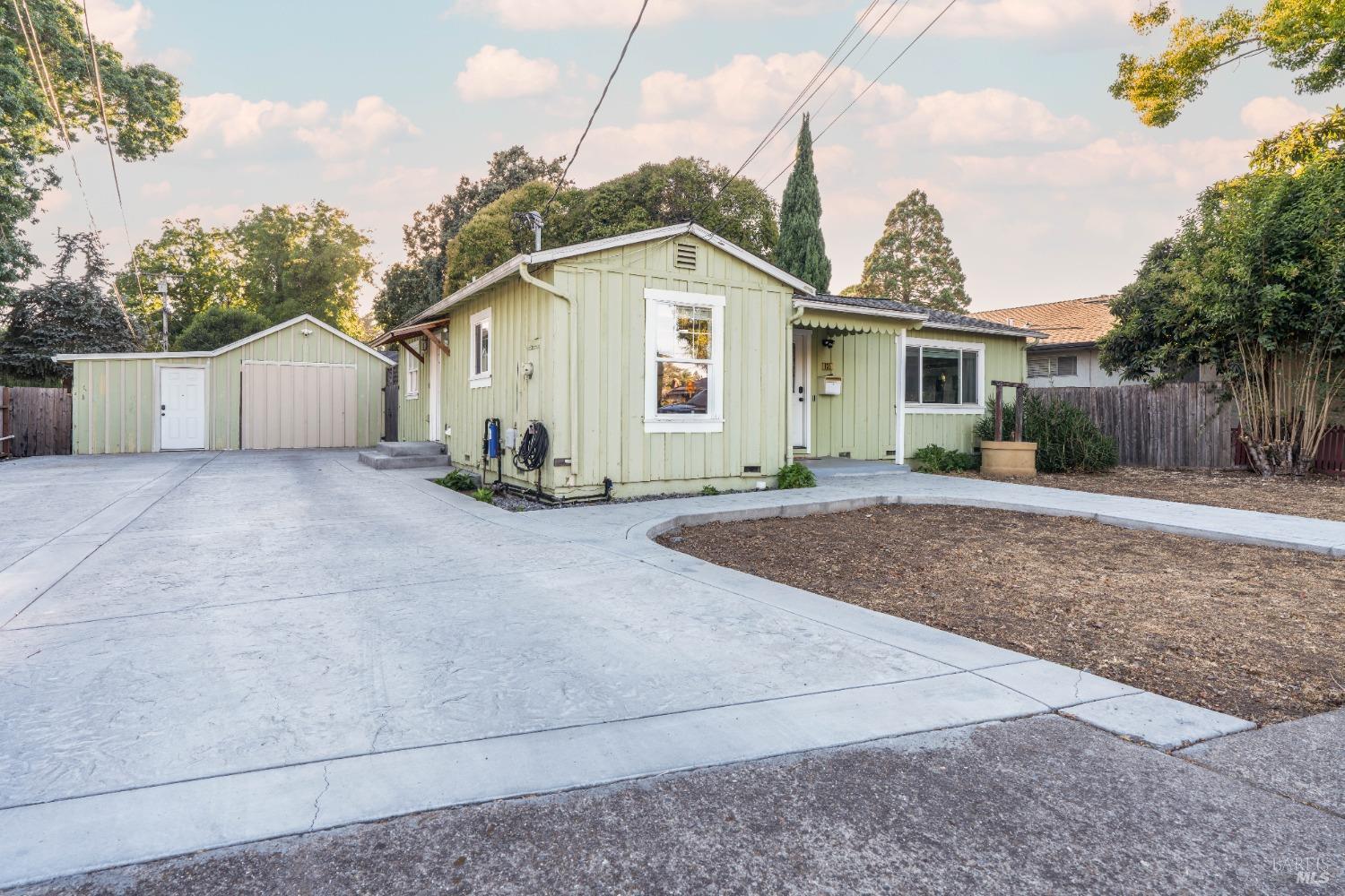 835 Mcminn Ave