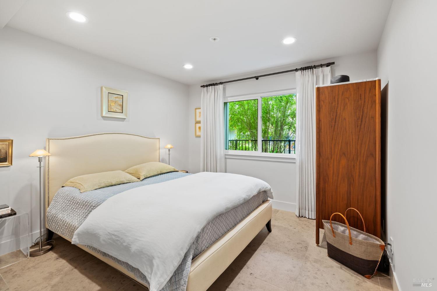 202 Foss Creek Cir #C