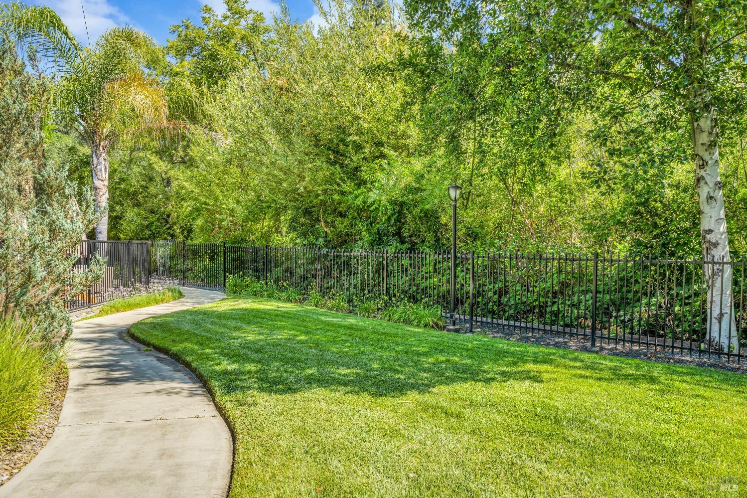 202 Foss Creek Cir #C