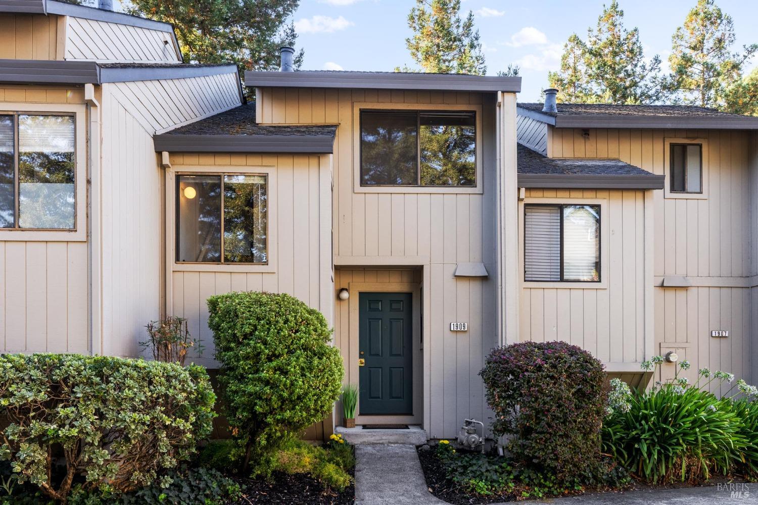 1909 Windmill Circle