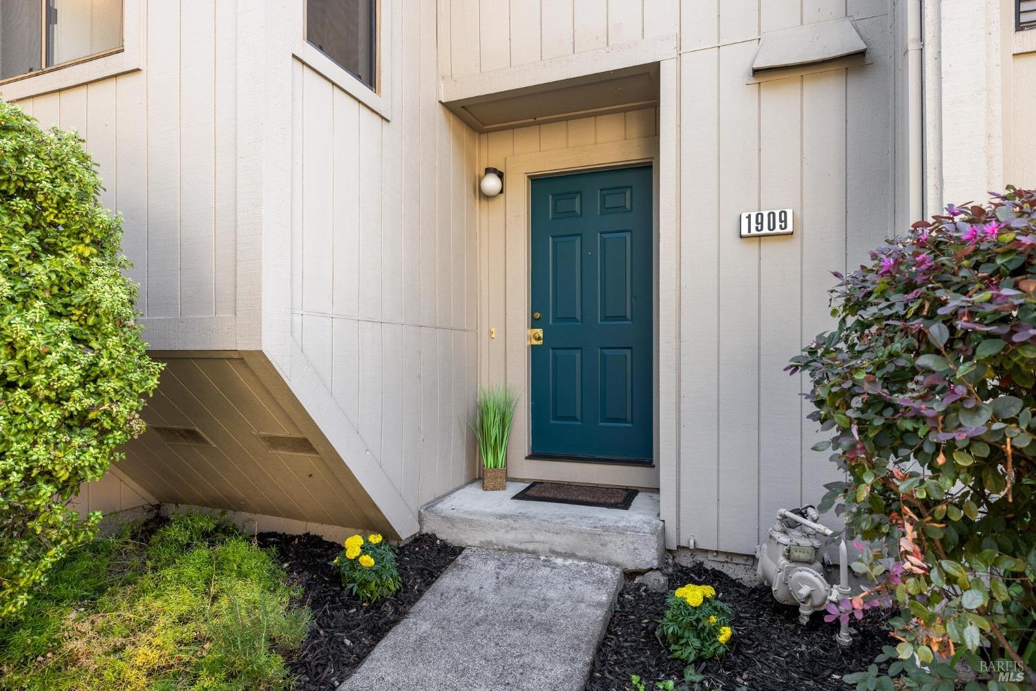 1909 Windmill Circle