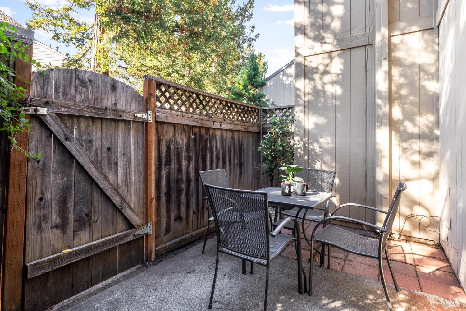 1909 Windmill Circle