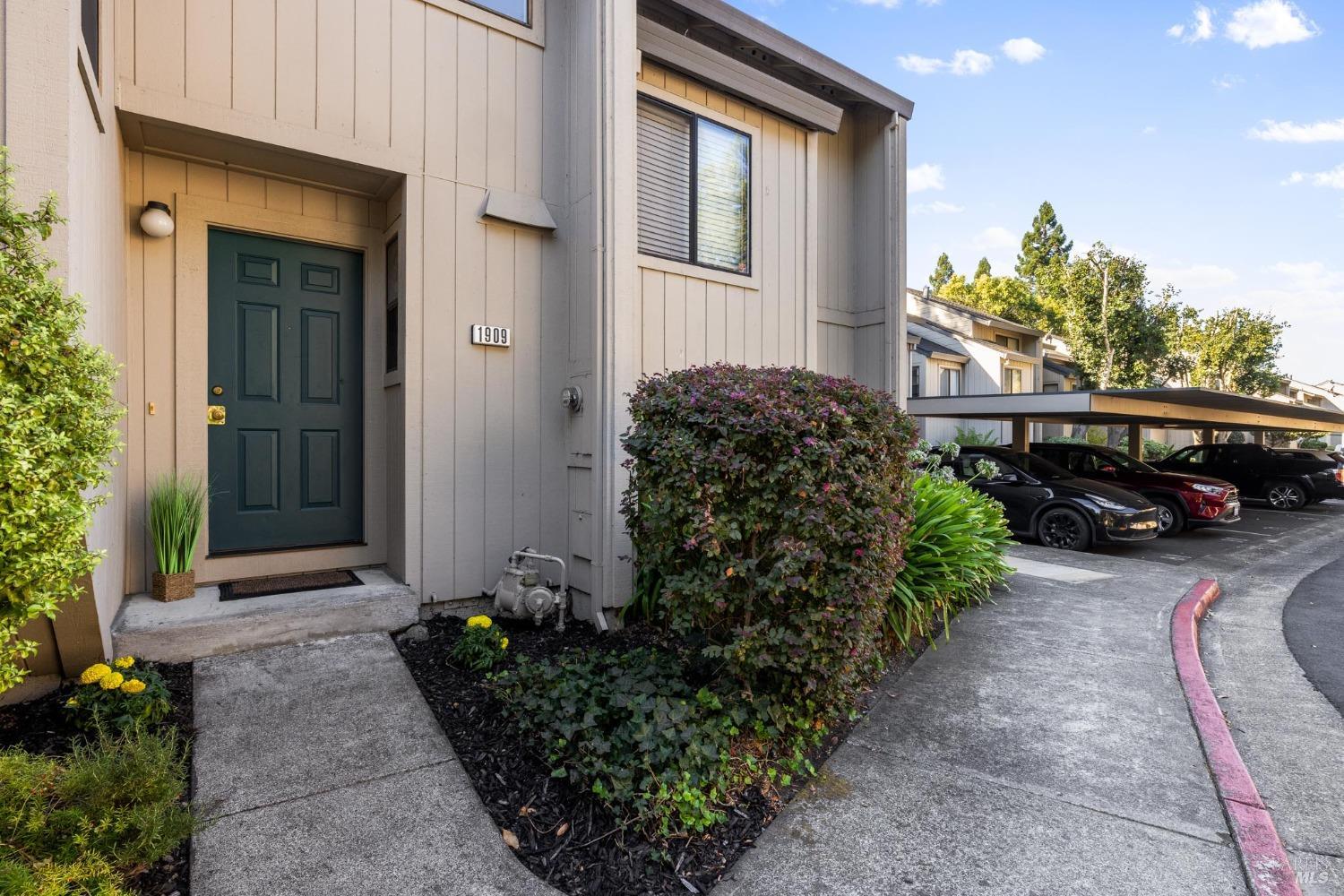 1909 Windmill Circle