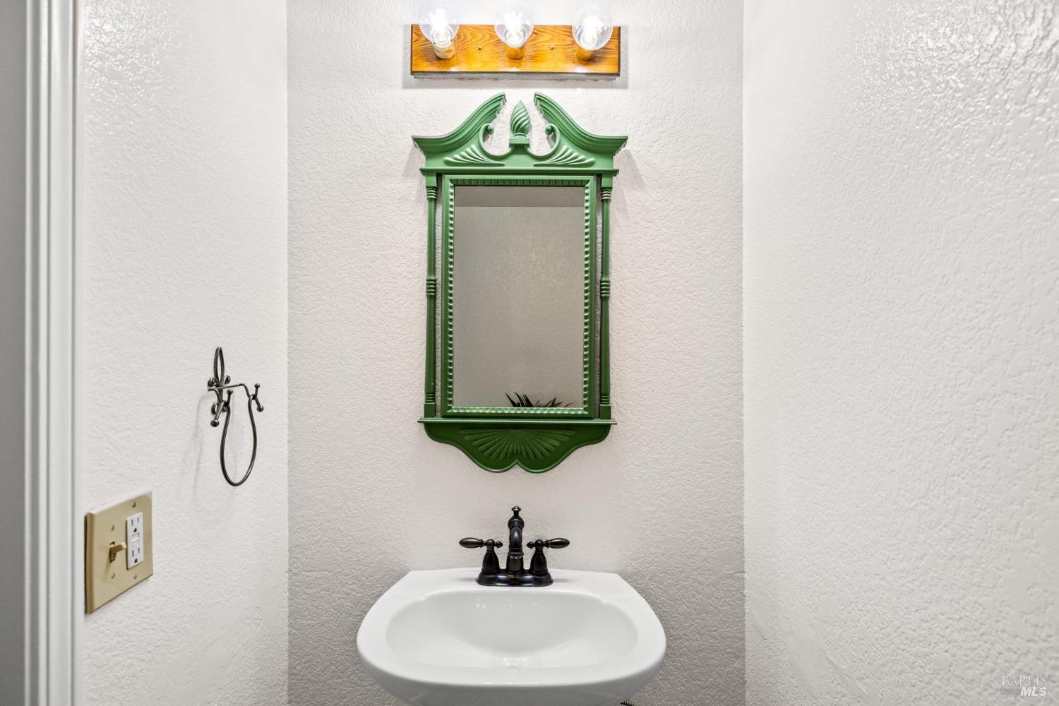 1909 Windmill Circle