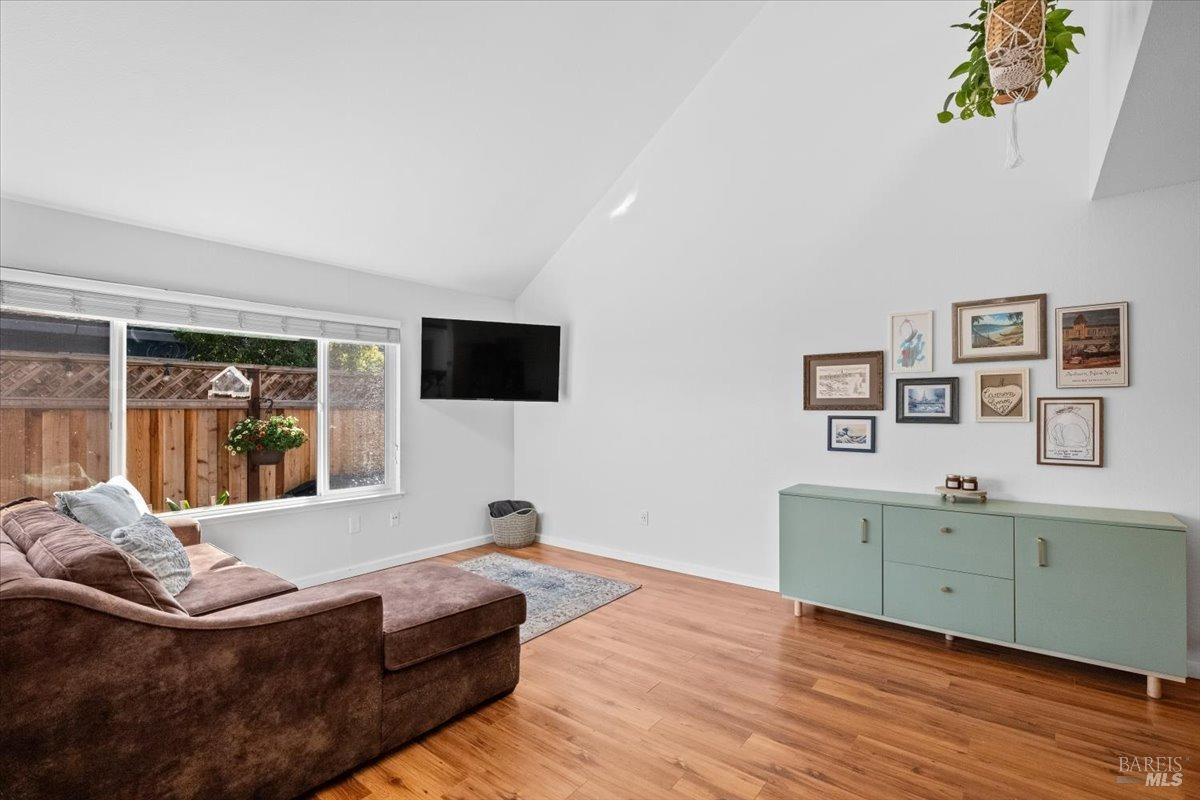 5014 Country Club Dr