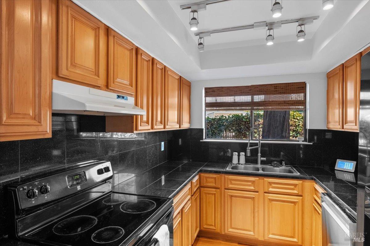 5014 Country Club Dr