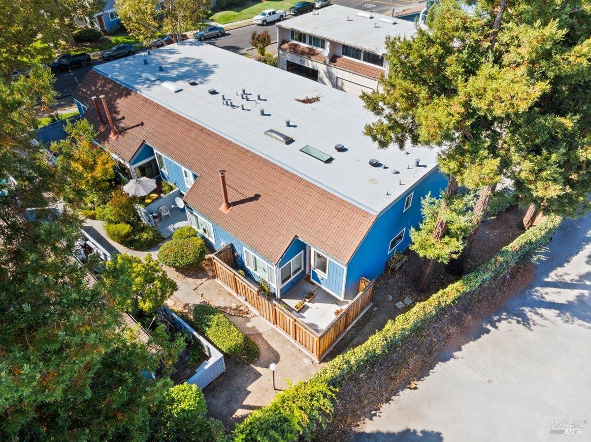 5014 Country Club Dr