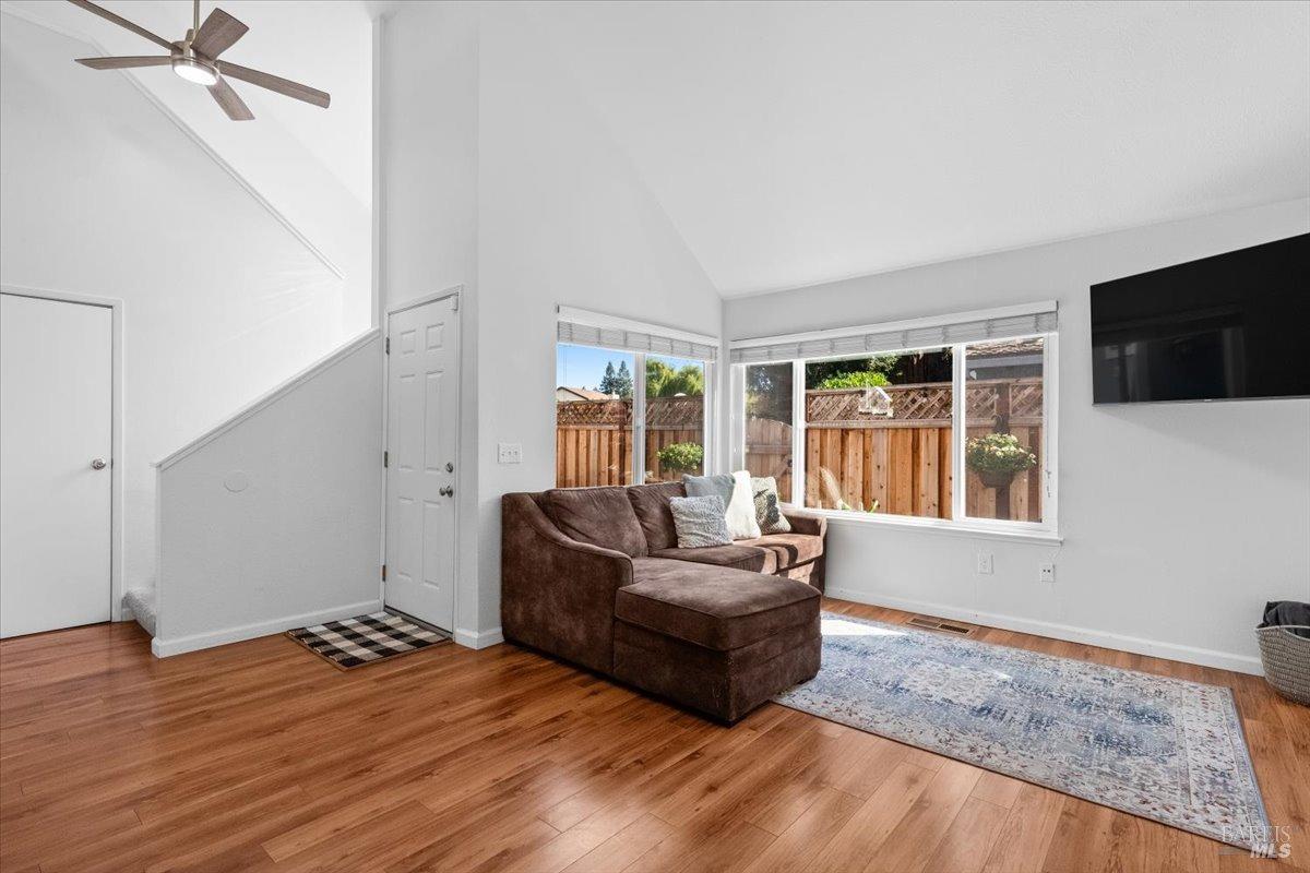 5014 Country Club Dr