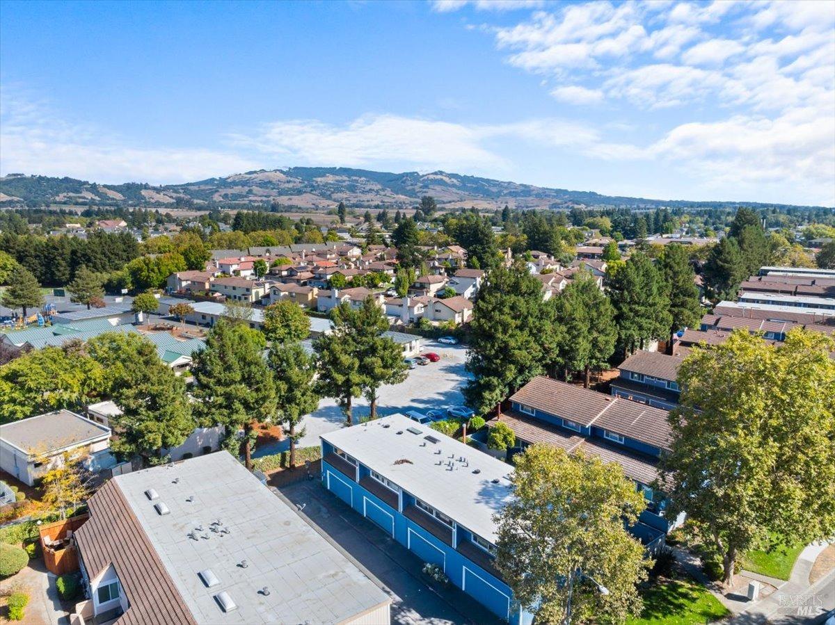 5014 Country Club Dr