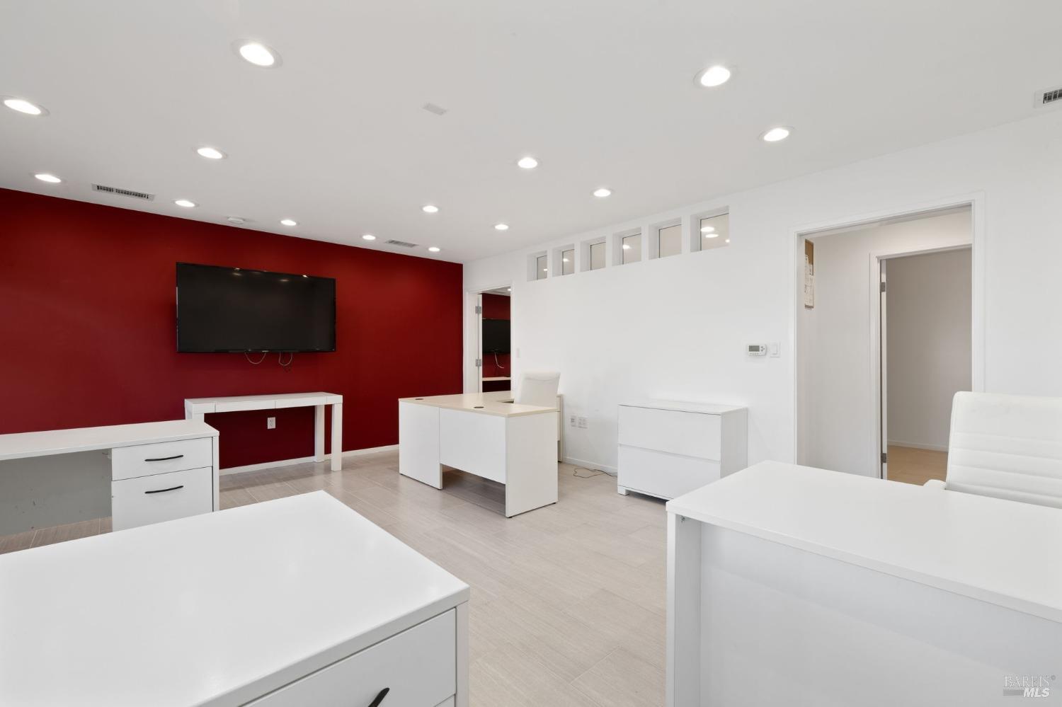 833 Gravenstein Hwy S