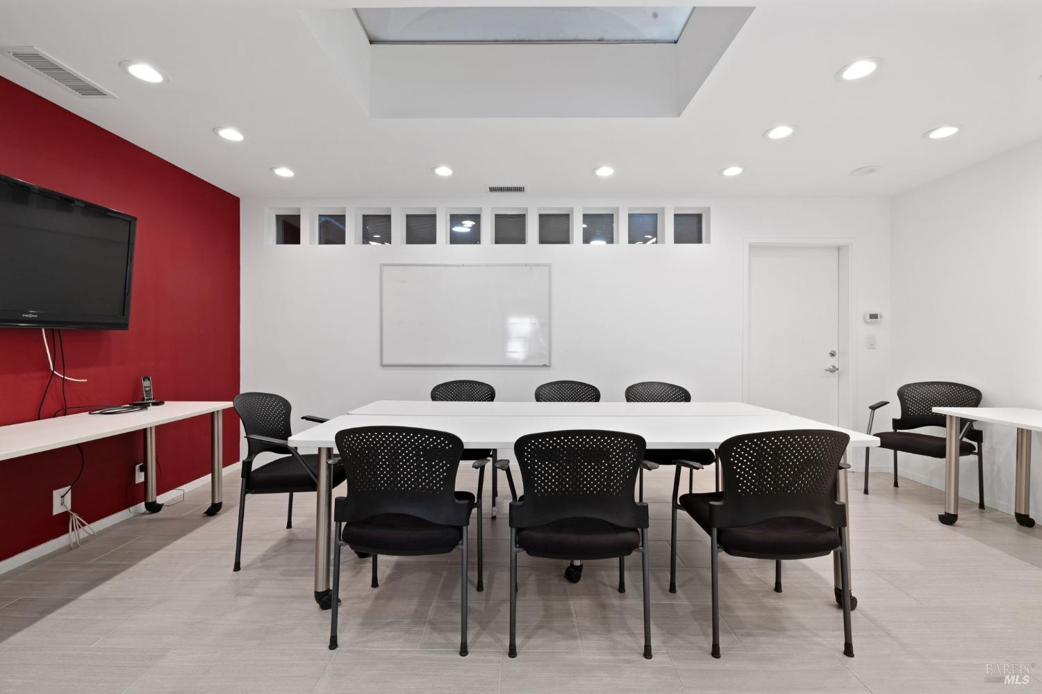 833 Gravenstein Hwy S