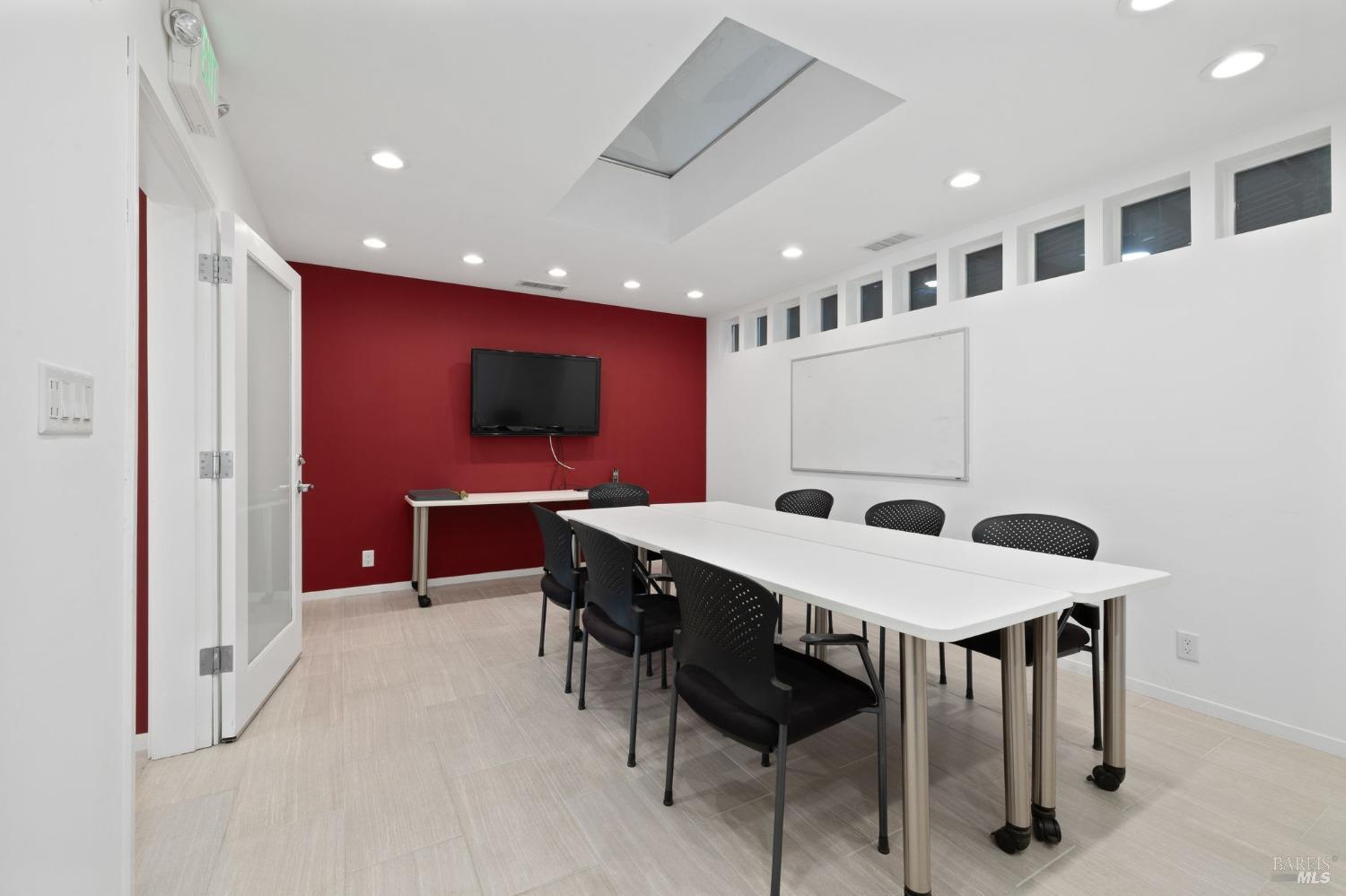 833 Gravenstein Hwy S