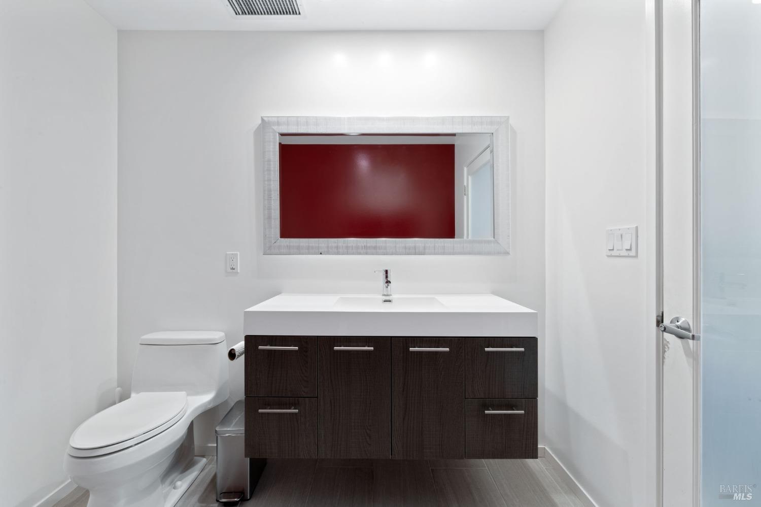 833 Gravenstein Hwy S